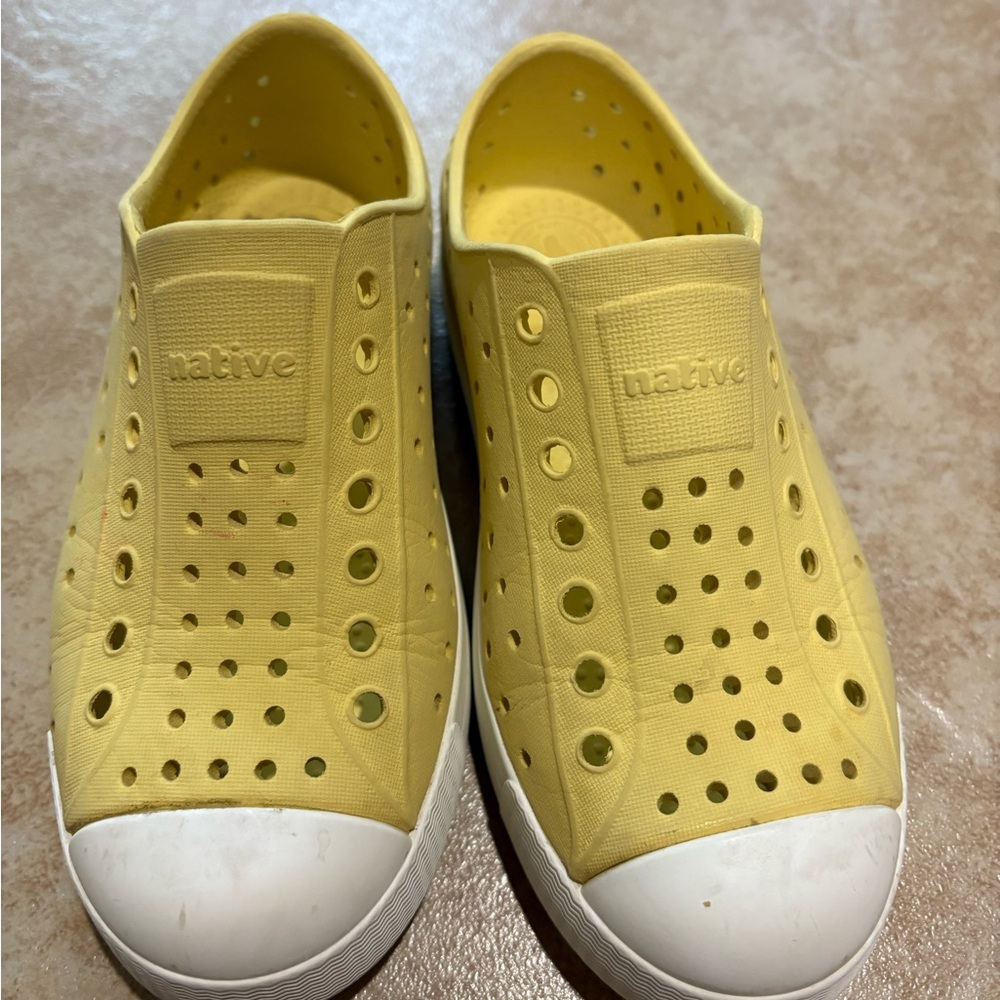 Native Yellow and White Water Shoes Girl size 13